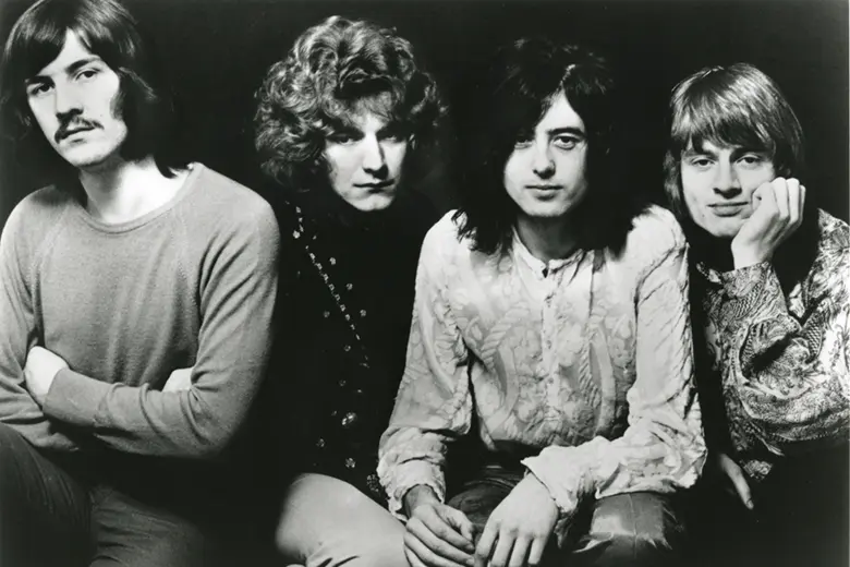 La imagen muestra a la banda británica Led Zeppelin en blanco y negro