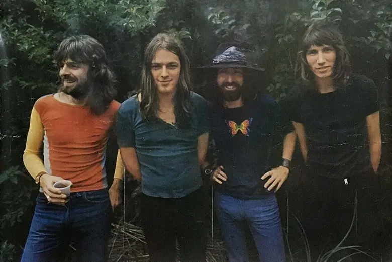 La imagen muestra a Pink Floyd a principios de la década de los 70